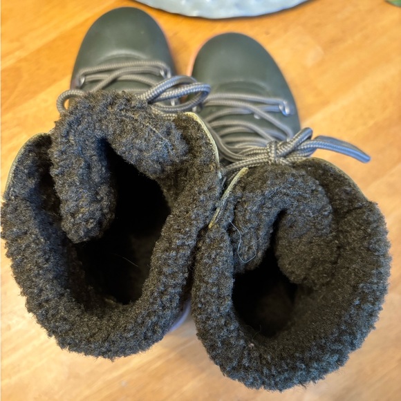 Anthropologie Stylish Green Leather Lace-Up Boots with Fur Lining Size 7 - Picture 4 of 8